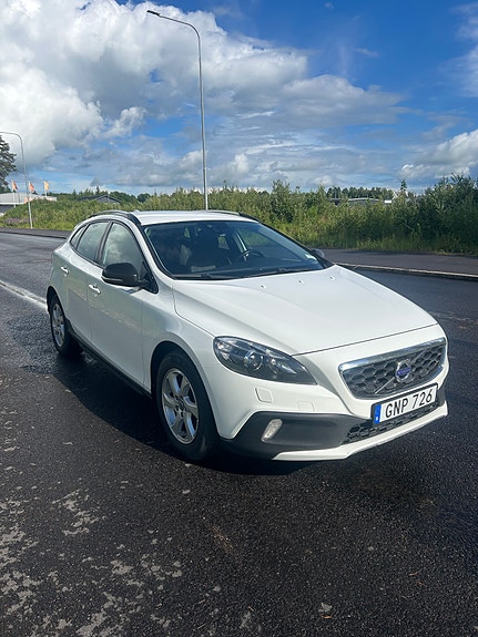 Volvo V40 Cross Country 2 of 5