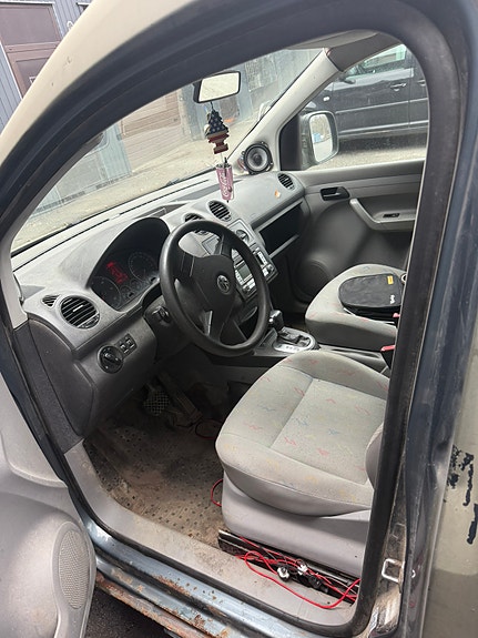 Volkswagen Caddy 2 of 3