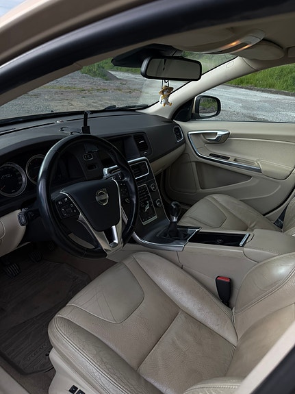 Volvo V60 9 of 20