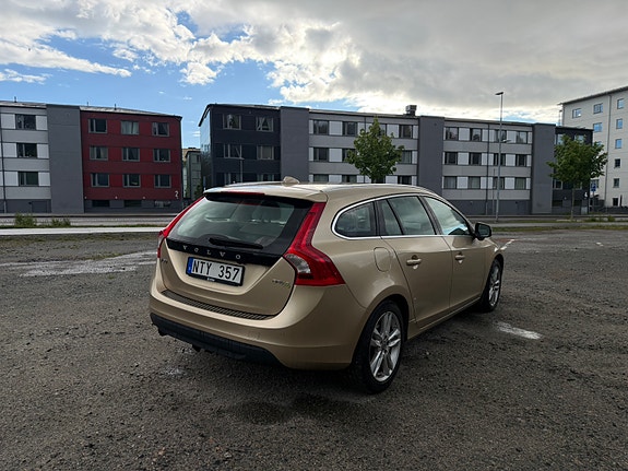 Volvo V60 3 of 20