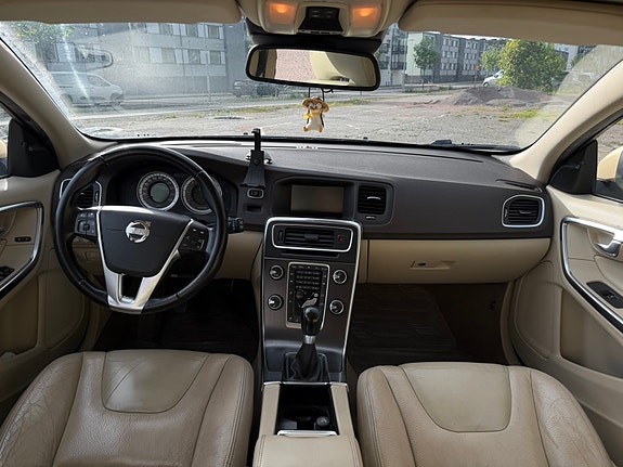 Volvo V60 7 of 20