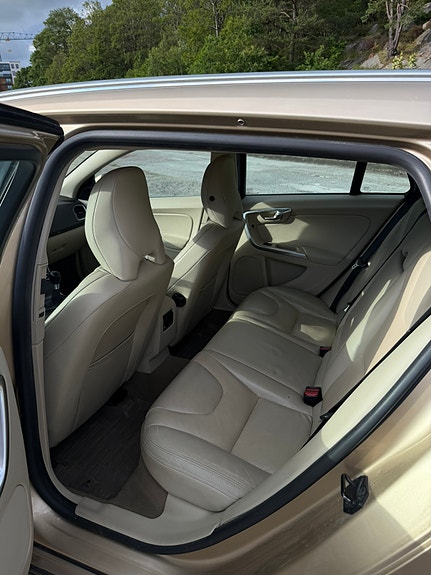 Volvo V60 6 of 20