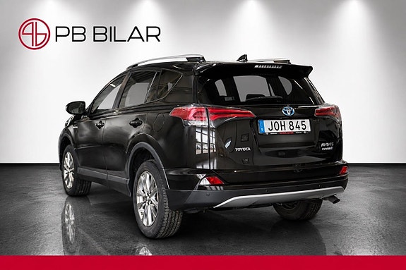 Toyota RAV4 4 of 26