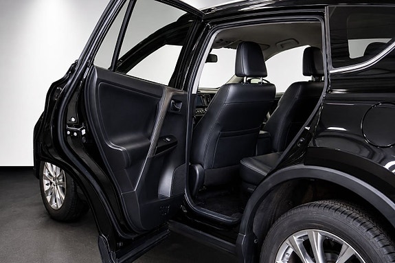 Toyota RAV4 10 of 26