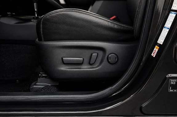 Toyota RAV4 9 of 26