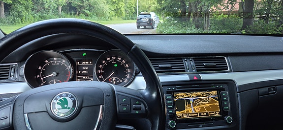 Skoda Superb 2 of 5