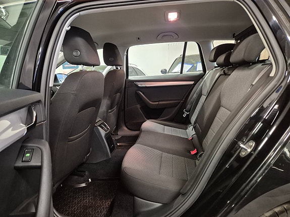 Skoda Octavia 14 of 23
