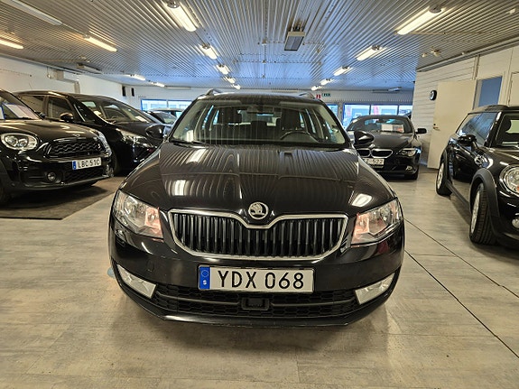 Skoda Octavia 2 of 5