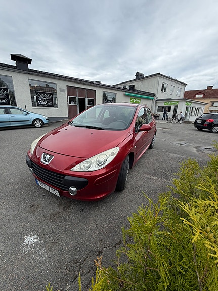 Peugeot 307 2 of 5