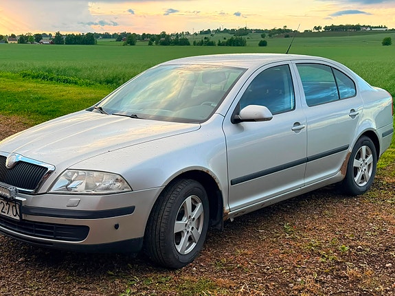 Skoda Octavia 2 of 5