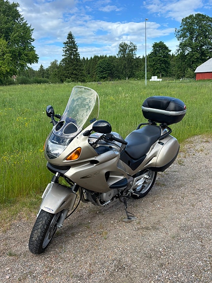 Honda NT650V Deauville 4 of 5