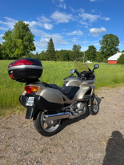 Honda NT650V Deauville 2 of 5