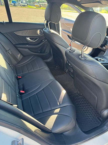 Mercedes-Benz C220 10 of 12