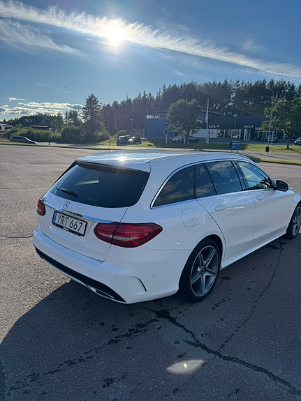 Mercedes-Benz C220 4 of 12