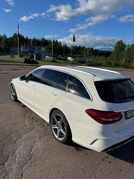 Mercedes-Benz C220 6 of 12