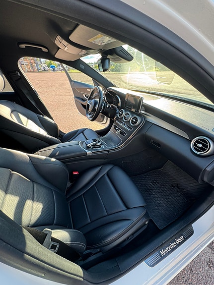 Mercedes-Benz C220 11 of 12