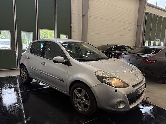 Renault Clio 19 of 30