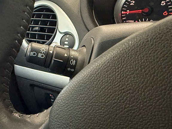 Renault Clio 27 of 30