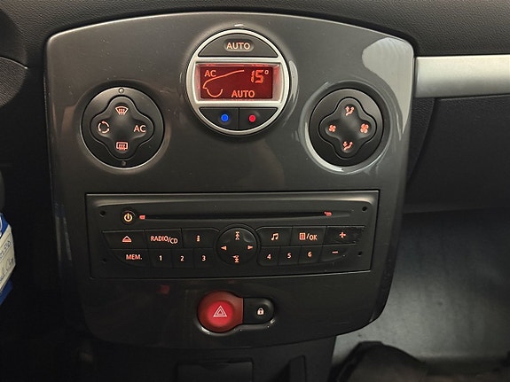 Renault Clio 23 of 30