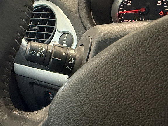 Renault Clio 28 of 30