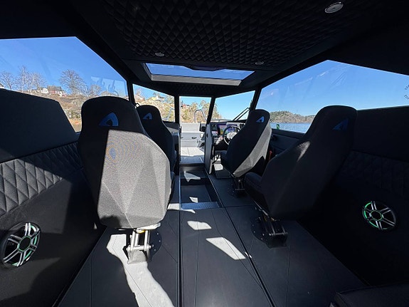 Anytec 868 CAB, Twin Mercury Verado 425 V10 -26 6 of 9