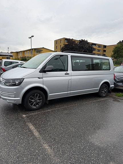 Volkswagen Caravelle 2 of 5