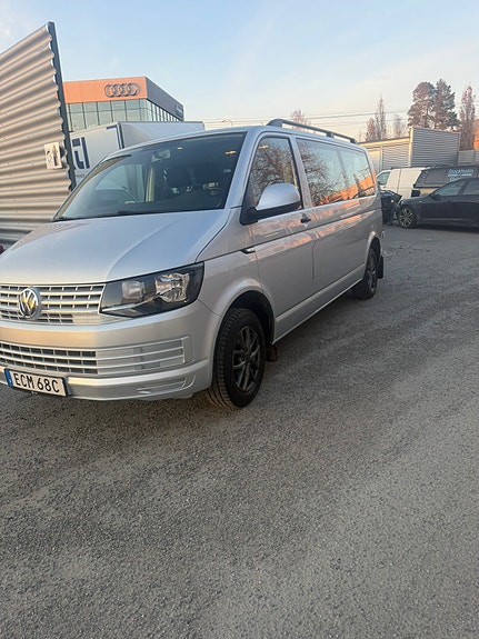 Volkswagen Caravelle 4 of 5