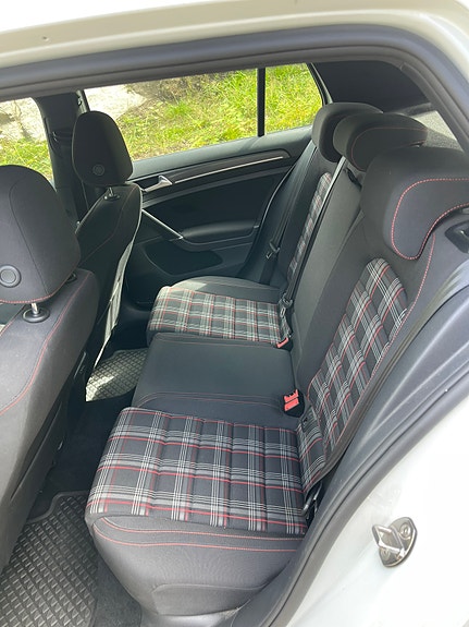 Volkswagen Golf VII 8 of 9