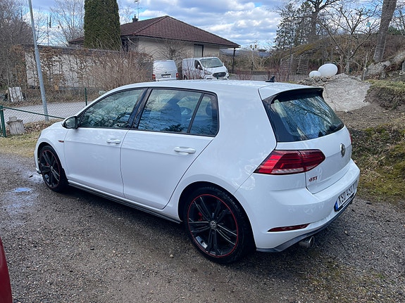 Volkswagen Golf VII 4 of 9