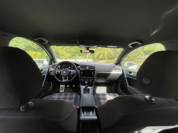 Volkswagen Golf VII 9 of 9