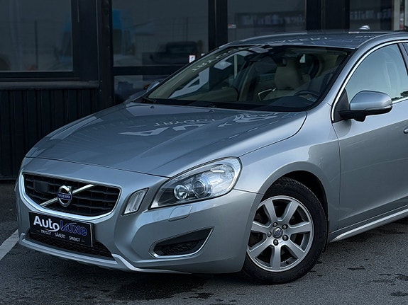 Volvo S60 2 of 5