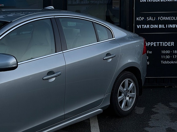 Volvo S60 3 of 5