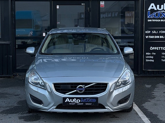 Volvo S60 4 of 5