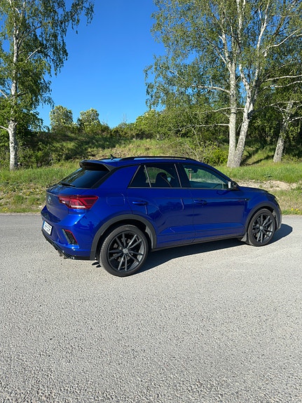 Volkswagen T-Roc 3 of 4