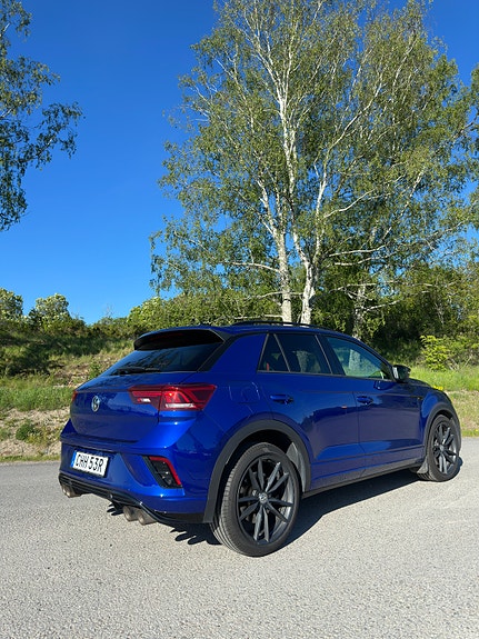 Volkswagen T-Roc 2 of 4