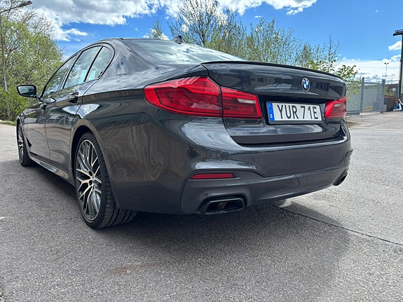 BMW M550i 3 of 5