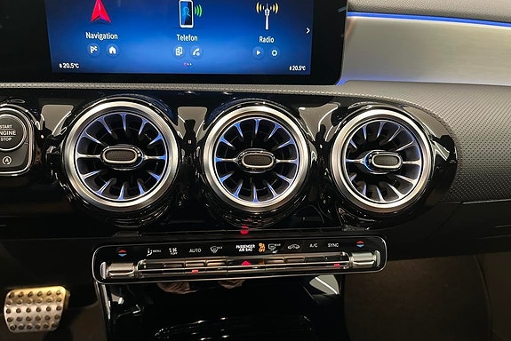 Mercedes-Benz CLA200 13 of 15