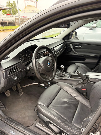 BMW 320d 13 of 14