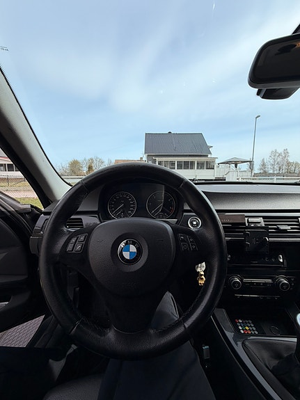 BMW 320d 14 of 14