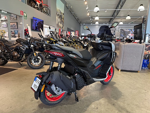 Aprilia SR GT 200 Sport #Endast 15mil# 3 of 5