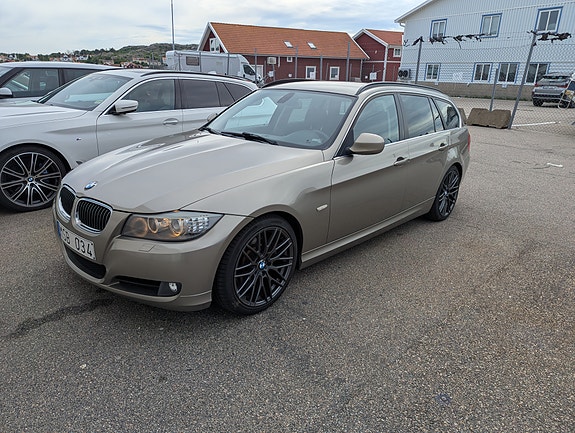 BMW 325d 2 of 5
