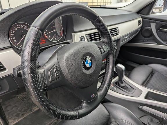 BMW 325d 4 of 5