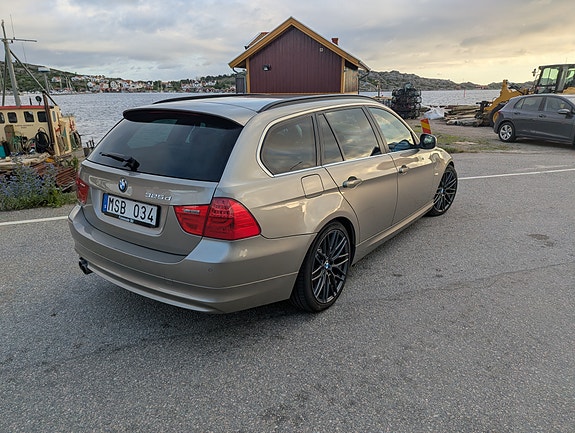 BMW 325d 4 of 5