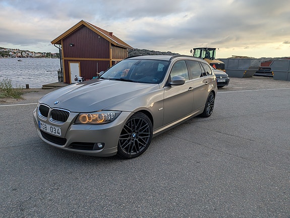 BMW 325d 2 of 5