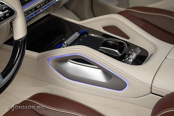 Mercedes-Benz GLS600 30 of 30