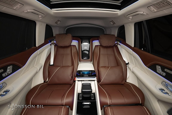 Mercedes-Benz GLS600 14 of 30