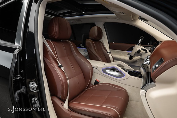 Mercedes-Benz GLS600 22 of 30
