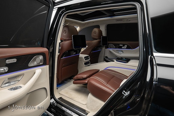 Mercedes-Benz GLS600 15 of 30