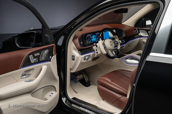 Mercedes-Benz GLS600 11 of 30
