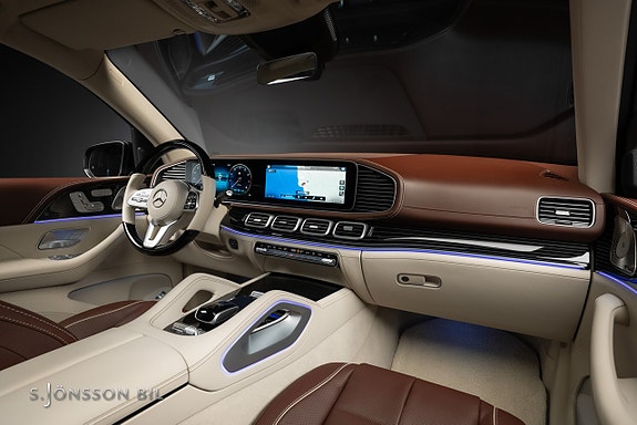 Mercedes-Benz GLS600 26 of 30
